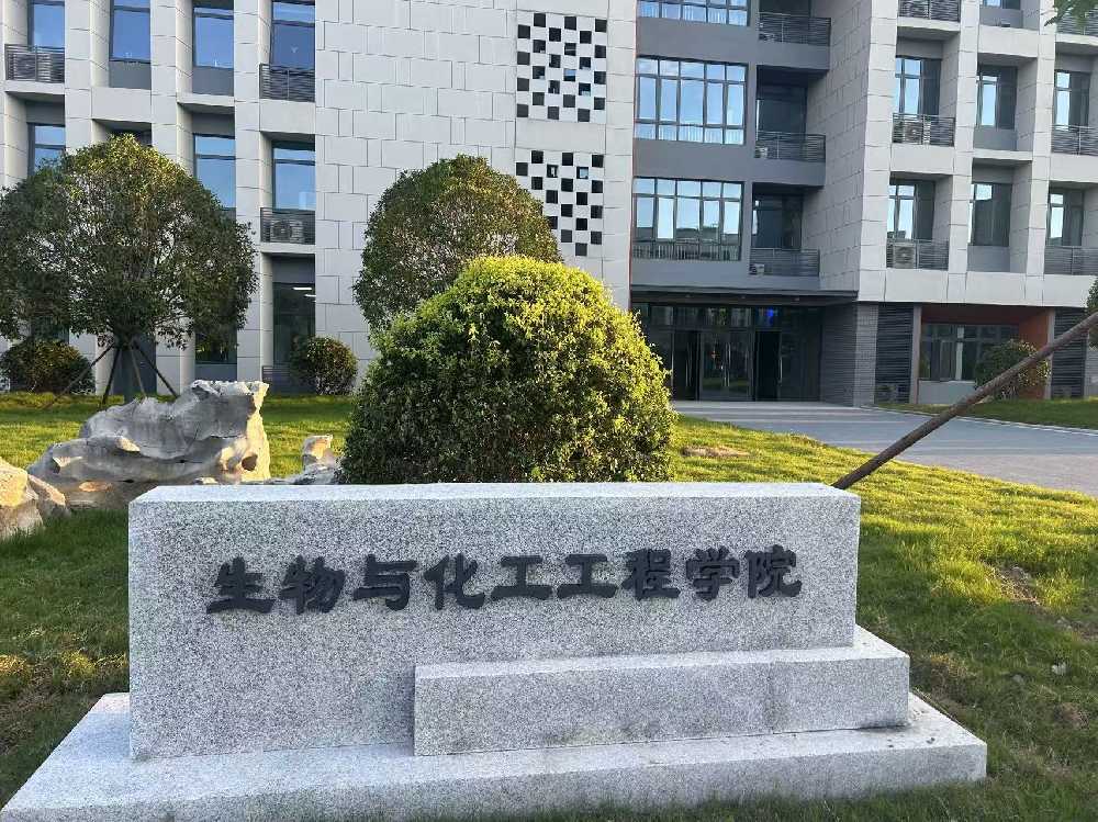 浈江区扬州职业大学体育场高杆灯项目